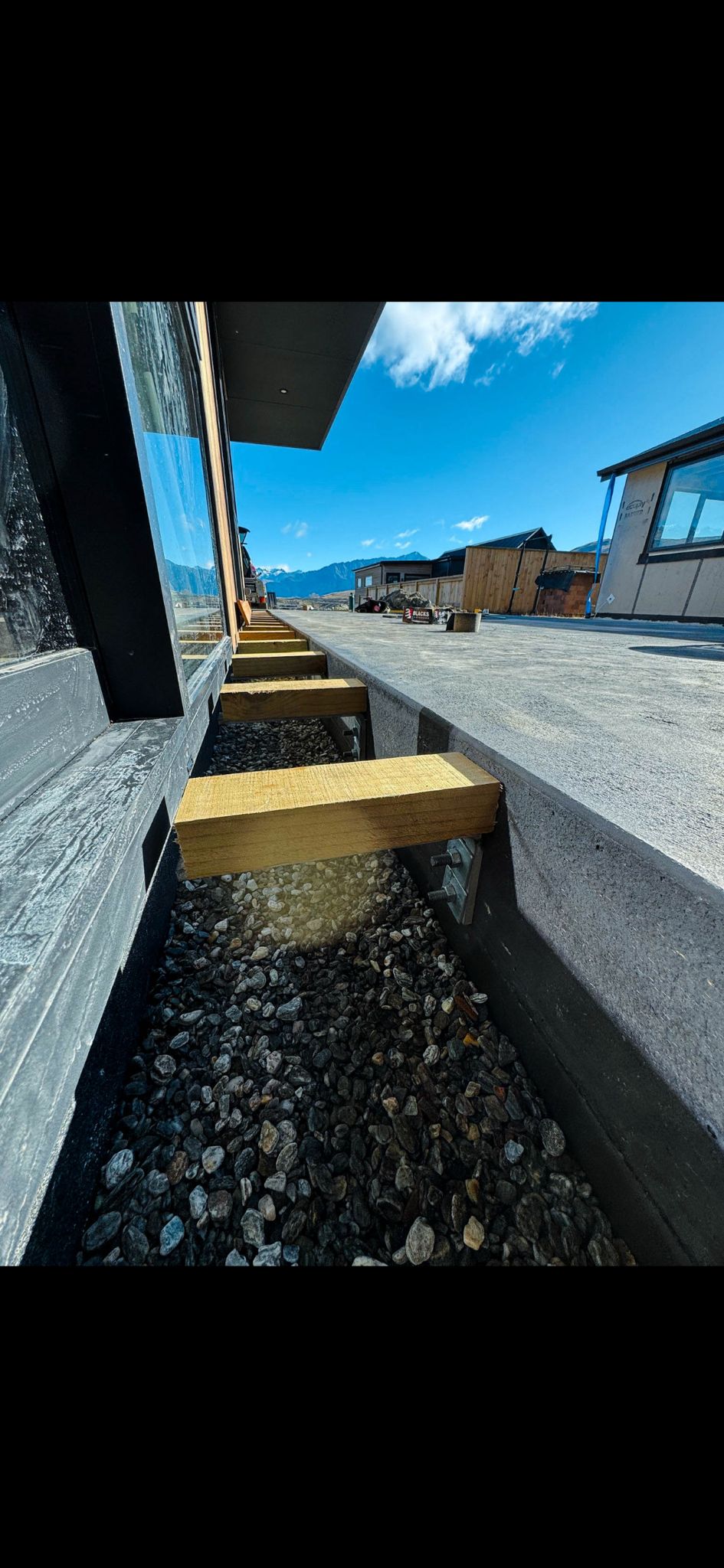 Flush deck entry with cladding and concrete detail